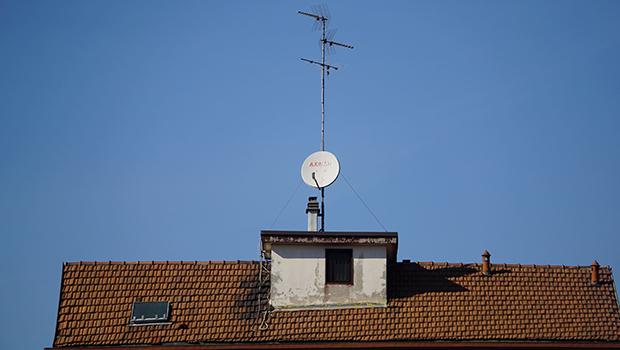 Monta anten satelitarnych – co musisz wiedzie przed instalacj?