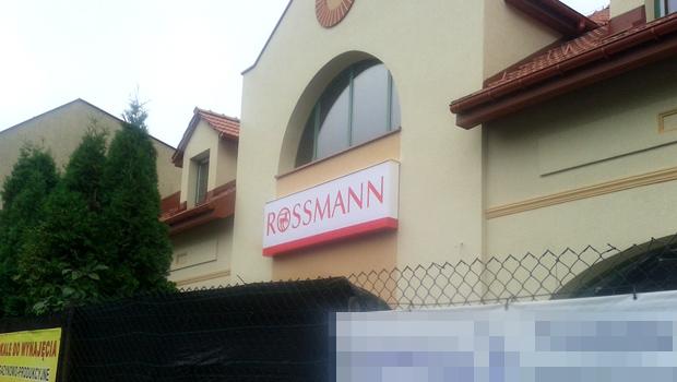 Rossmann w Wieliczce - logo ju wisi