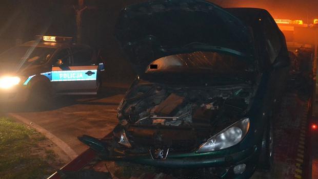 Wypadek w Stanitkach - po zderzeniu samochody wpady do rowu