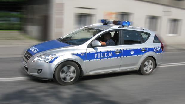 Wgrzce Wielkie: 37-latka chciaa samochodem staranowa policjantw
