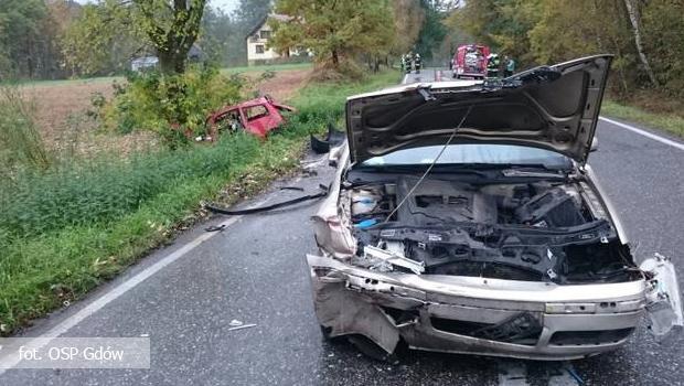Wypadek w Zagrzanach. 30-latek straci panowanie nad samochodem. Jego pasaer zgin na miejscu.