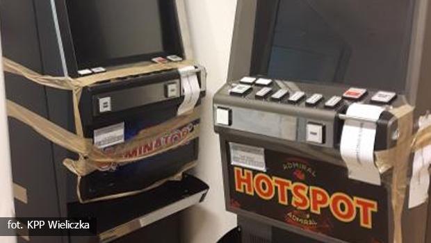 Policjanci z Wieliczki zabezpieczyli kolejne nielegalne automaty do gier