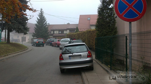 Parkują gdzie chcą, jeżdżą jak im się podoba… Wieliczka City