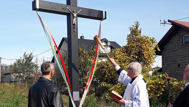 Poświęcenie nowego krzyża w Raciborsku