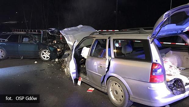 Straci panowanie nad samochodem i doprowadzi do czoowego zderzenia. Poszkodowane zostao dziecko i trzy osoby dorose.