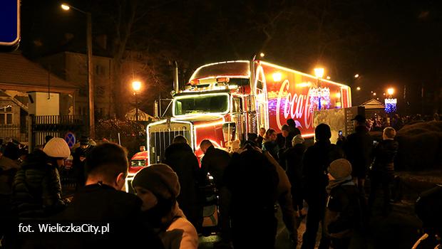 witeczna ciarwka Coca-Cola przed Kopalni Soli w Wieliczce - zdjcia