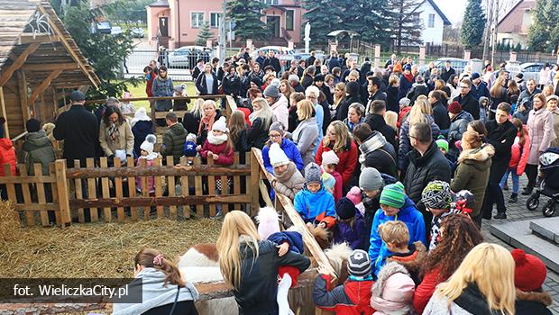 ywa szopka przy kociele w Strumianach - zdjcia