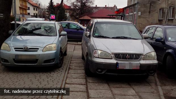 Przed wielick poczt parkuj tak, e przejcia praktycznie nie ma