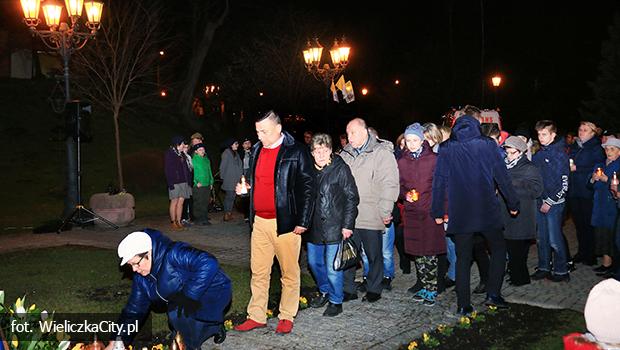 Wieczorne czuwanie w 13. rocznic mierci Jana Pawa II - zdjcia