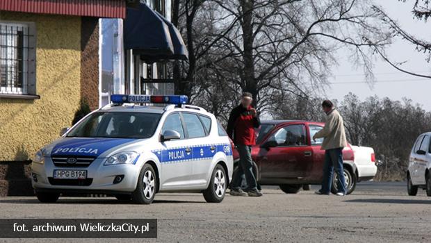 Ul. Pisudskiego. Prowadzi samochd pijc piwo, a we krwi mia ponad 3 promile alkoholu.