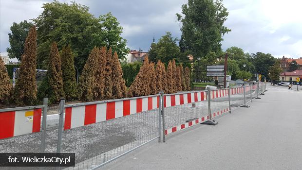 Przebudowa ul. Mickiewicza. Przy szkole powstanie zatoka postojowa.