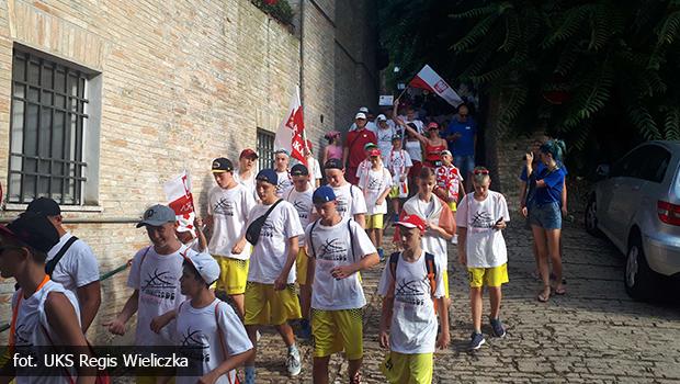 Koszykarze UKS REGIS Wieliczka we woskim Fermo