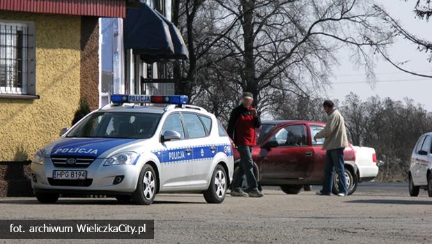 Wieliczka. Wycignli n w sklepie monopolowym, grozili e zabij ekspedientk. Ukradli dwa czteropaki...