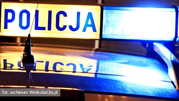 Gorzków. Policjanci z Wieliczki uratowali nieletnią dziewczynę.