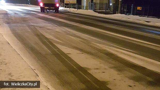 Spad pierwszy nieg. Zobacz Informator Zimowego Utrzymania Drg.