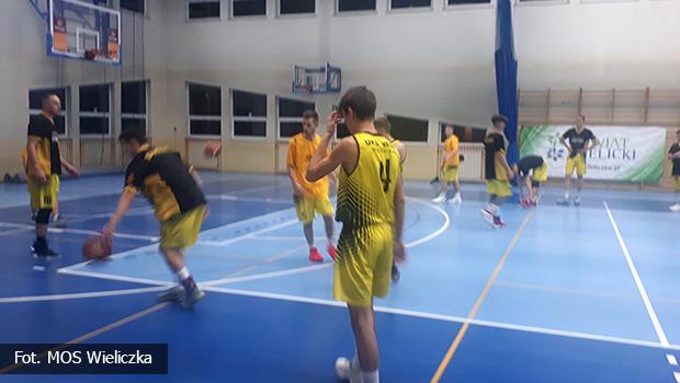 Pierwsze zwycistwo seniorw UKS REGIS Wieliczka