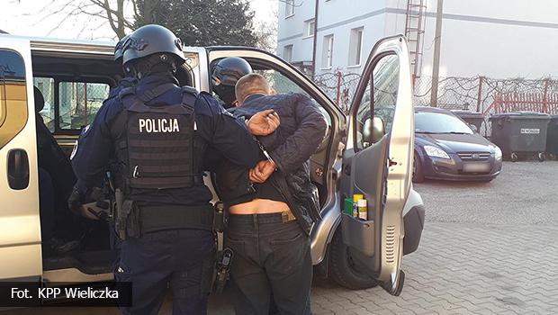Wieliczka. Policja uderza w gang narkotykowy. Zatrzymano 11 osb. [wideo i zdjcia]