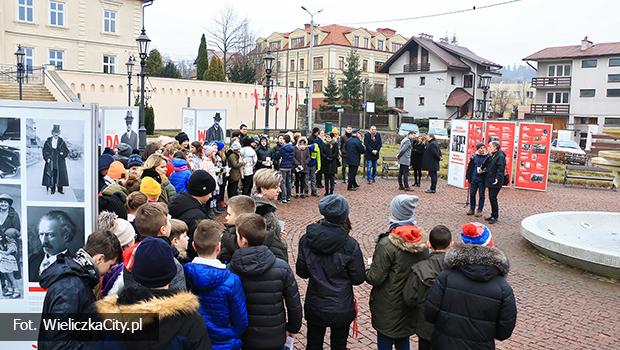 Wystawa „Ojcowie Niepodlegoci” w Wieliczce [zdjcia]