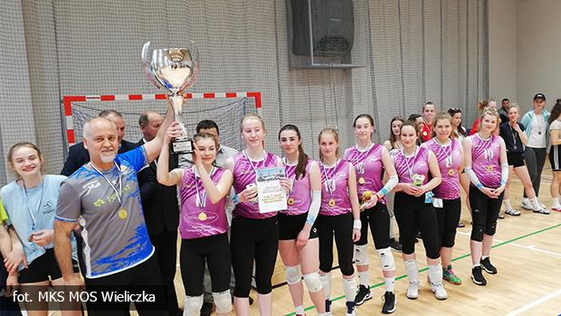 Kadetki MKS MOS WIELICZKA wygrywają VII Międzynarodowy Turniej Piłki Siatkowej Dziewcząt w Grybowie!