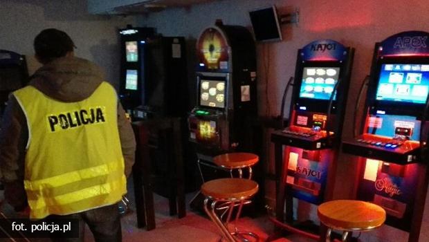 Policjanci m.in. w Wieliczce zabezpieczyli nielegalne automaty do gier