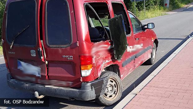 Motocykl zderzy si z samochodem osobowym
