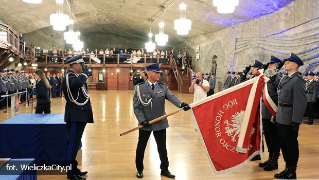 Nadanie sztandaru Komendzie Powiatowej Policji w Wieliczce [zdjcia]