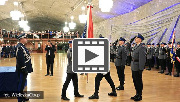 Nadanie sztandaru Komendzie Powiatowej Policji w Wieliczce [wideo]