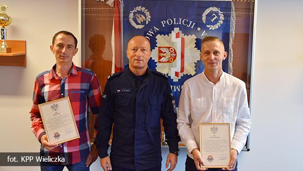 Podzikowania komendanta wielickiej policji za wzorow postaw podczas poszukiwa zaginionej Kasi.