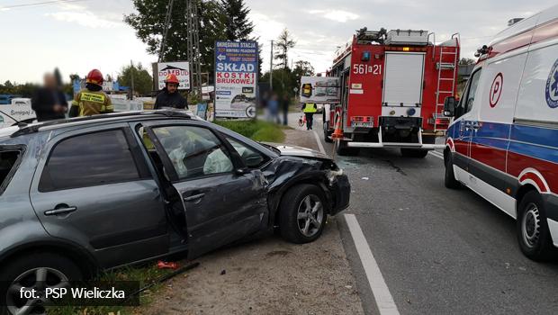 Wieliczka. Zderzenie trzech samochodw na ul. Gdowskiej. Jedna osoba trafia do szpitala.