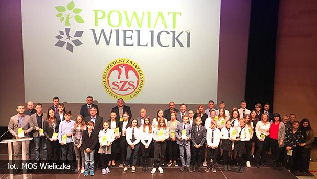 Najlepsze Szkoy Powiatu Wielickiego  w rywalizacji sportowej szk w roku szkolnym 2018/2019