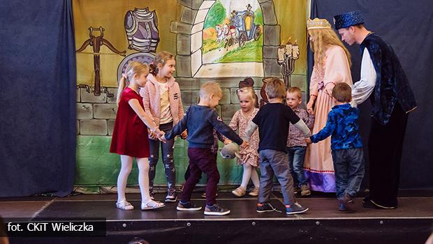 FAMILIJNA NIEDZIELA: Kot w butach - relacja