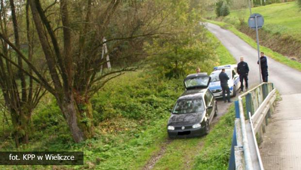 Ukradli samochd. Po niespena godzinie od zgoszenia kradziey, jeden ze zodziei by ju w rkach policji.