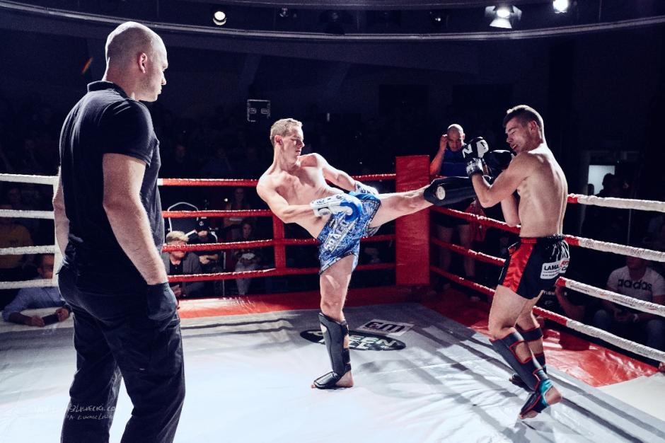 Relacja Z Walki Zbyszka I Rotgiera 20. Jubileuszowa Gala FighTTime - relacja - Wieliczka City