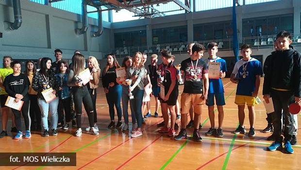 Druynowy tenis stoowy dziewczt i chopcw