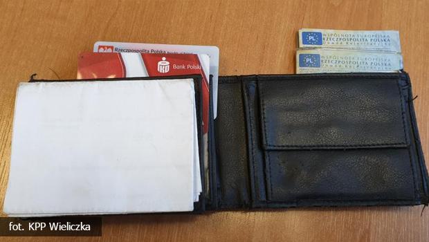 Policjanci z Gdowa zatrzymali sprawc kradziey portfela