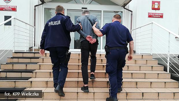 Kradli kosmetyki ze sklepu. Zodzieje zatrzymani przez funkcjonariuszy z Niepoomic