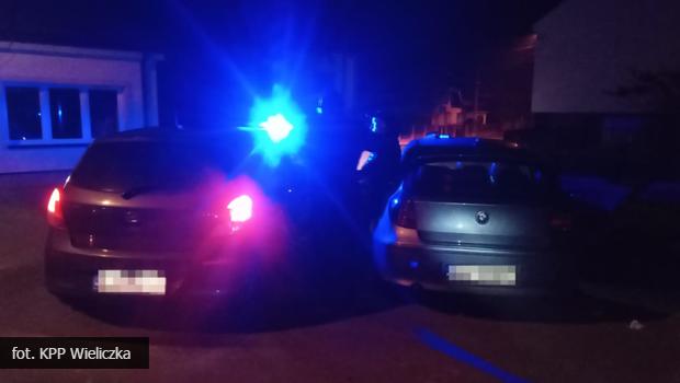 Policjanci z Wieliczki zatrzymali do kontroli BMW z trzema mczyznami. Wszyscy mieli przy sobie amfetamin, marihuan oraz mefedron.