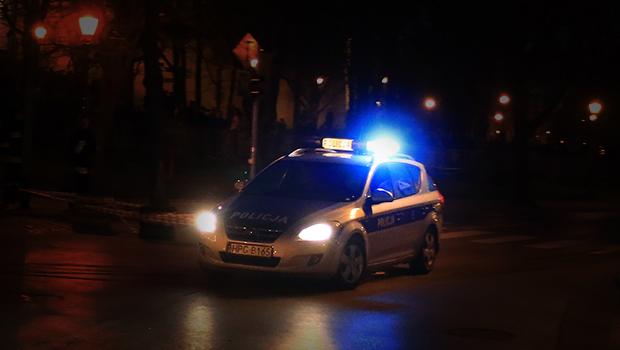 W Czarnochowicach pobili 18-latka i grozili maczet tylko dlatego, e ten nie chcia im odda dwch puszek piwa