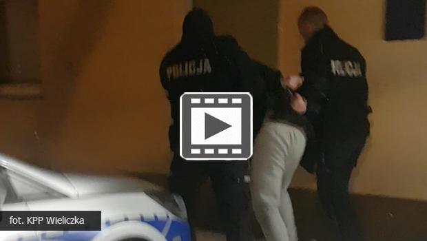 Policjanci zatrzymali w Wieliczce zabjc z Kroniewic [wideo]