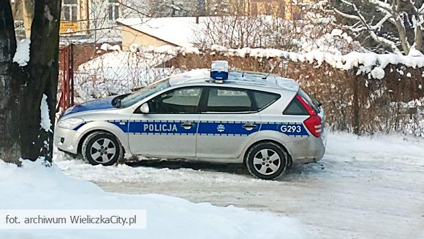Wieliczka. Zaatakowana noem kobieta przysza do lekarza, podaa faszywe dane i ucieka przed policj.