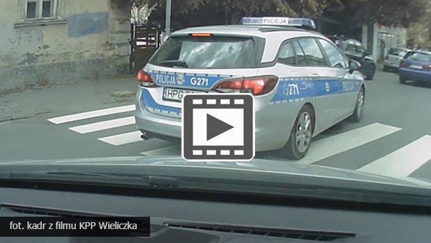 Pościg w centrum Wieliczki. Trzy radiowozy ścigały kierowcę Audi – publikujemy nagranie z radiowozu [film]