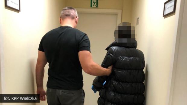 Grozia siostrze noem i pokaleczya jej twarz. 33-latka trafia za kratki.