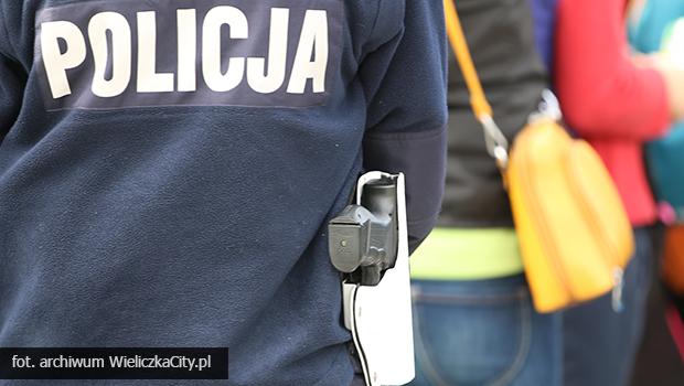 Ze sklepu w centrum Wieliczki ukradł czekolady, gdy ochroniarz zareagował, złodziej wyciągnął nóż.