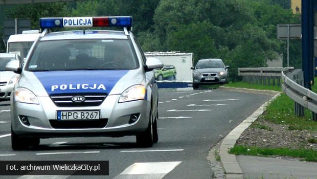 Wieliczka. Przejechaa na czerwonym wietle i uderzya w busa przewocego ludzi.