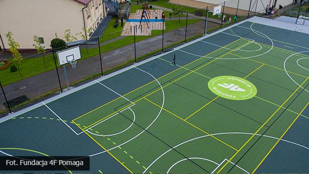 Pierwsze boisko od Fundacji 4F Pomaga powstao przy Szkole Podstawowej w Sierczy