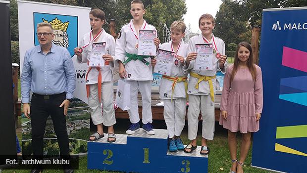 Zawodnicy UKS JUDO KING WIELICZKA znw z medalami