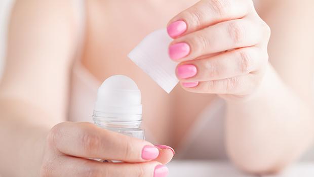 W kulce, w sztyfcie, w sprayu – jaki jest najlepszy antyperspirant?