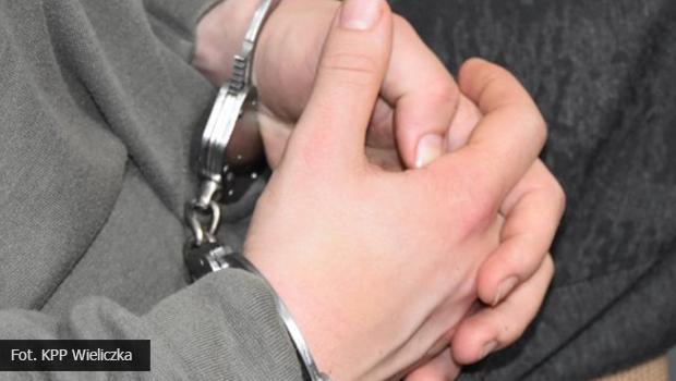 Gdw. Pomylili si i niewinnych mczyzn pobili kijami bejsbolowymi i zniszczyli im samochd.