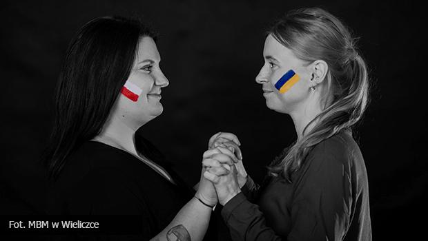 „Pokj dla Matek - Matki dla Pokoju” – polskie i ukraiskie mamy bohaterkami projektu fotograficznego wielickiej biblioteki