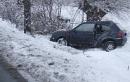 Zima na wielickich drogach - bus wpad do rowu